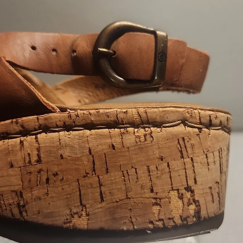 BORN SANDALS SIZE 9 40.5 Women's Tan Wedge Sandals - Picture 8 of 8